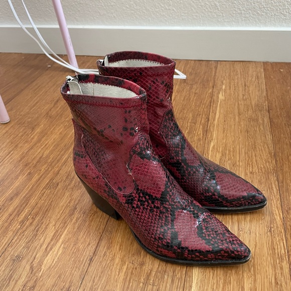 Red snakeskin booties - Picture 5 of 6